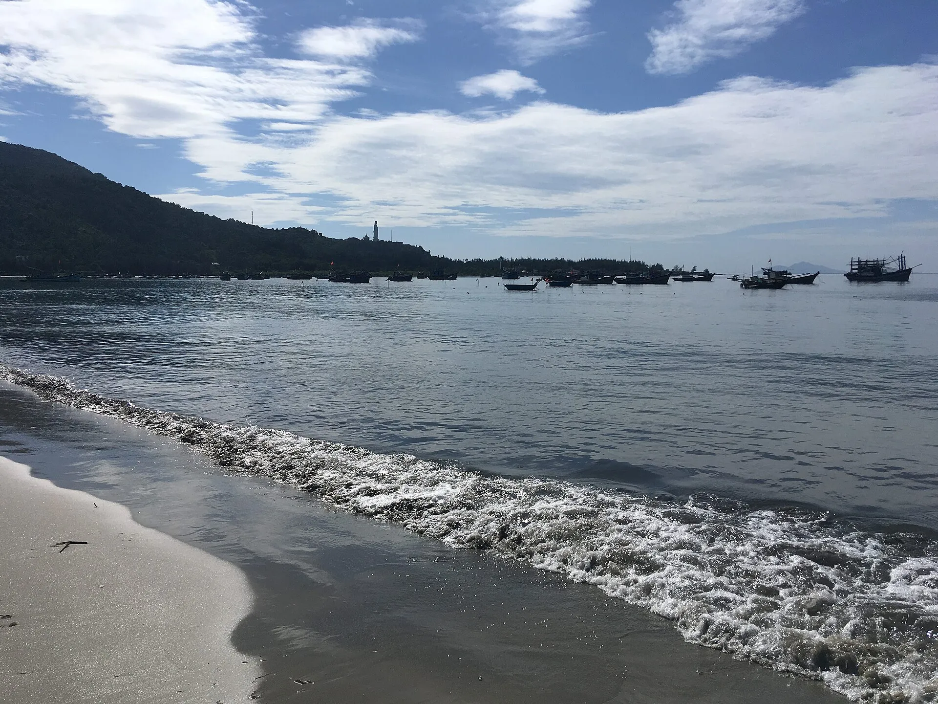 Bãi biển Đà Nẵng lúc bình minh